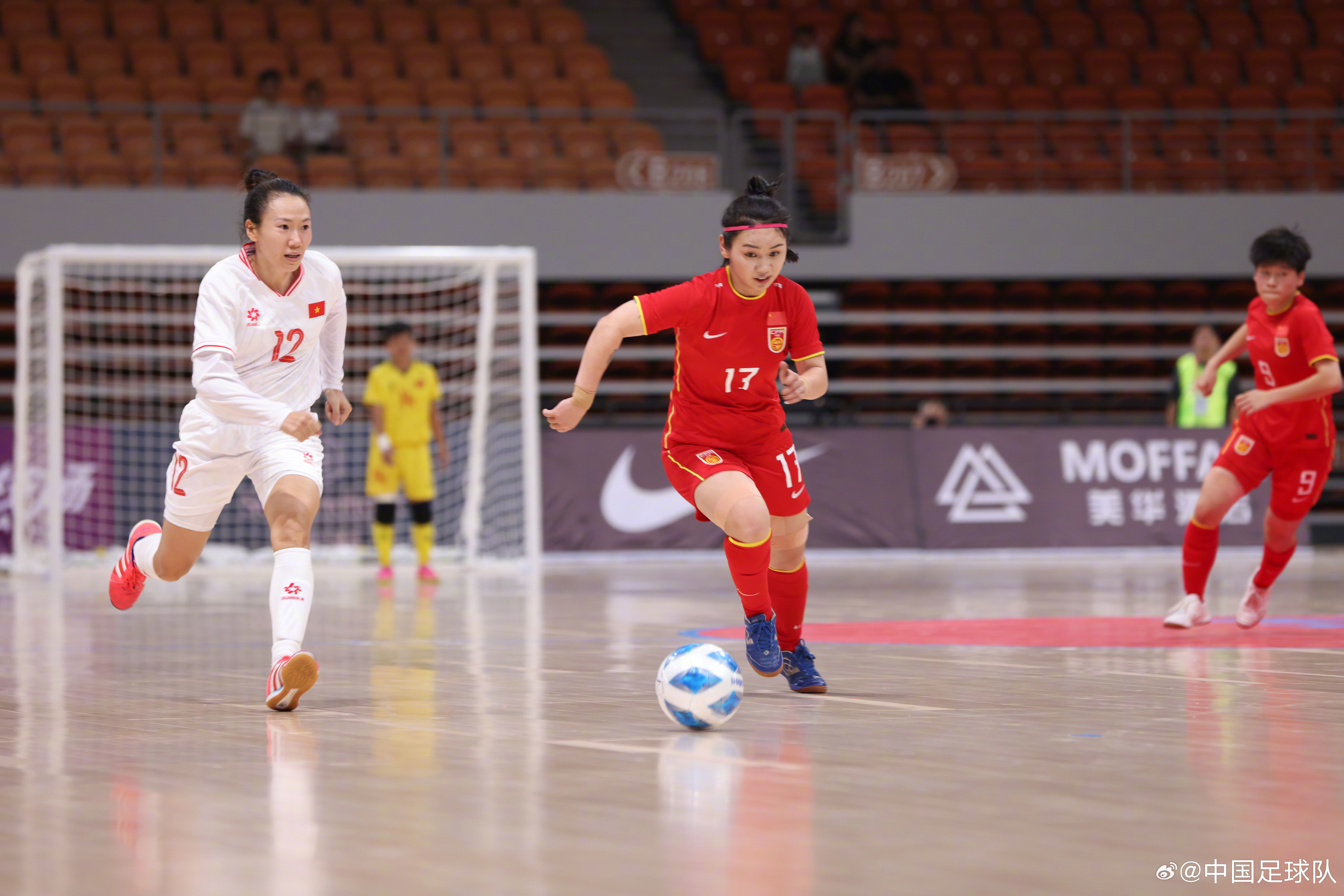 重要赛事即将打响，女子足球队备战决心坚定的简单介绍