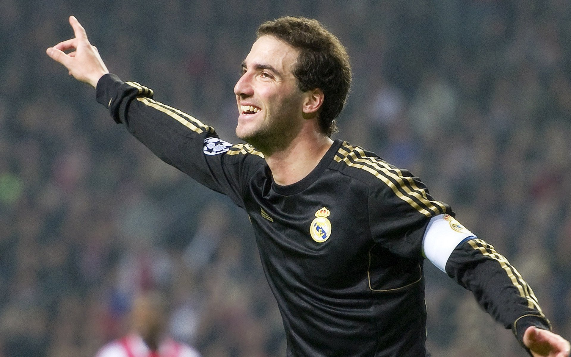 当蓝色海岸遇见潘帕斯雄鹰,凯恩的焦点之夜与足球的永恒对话