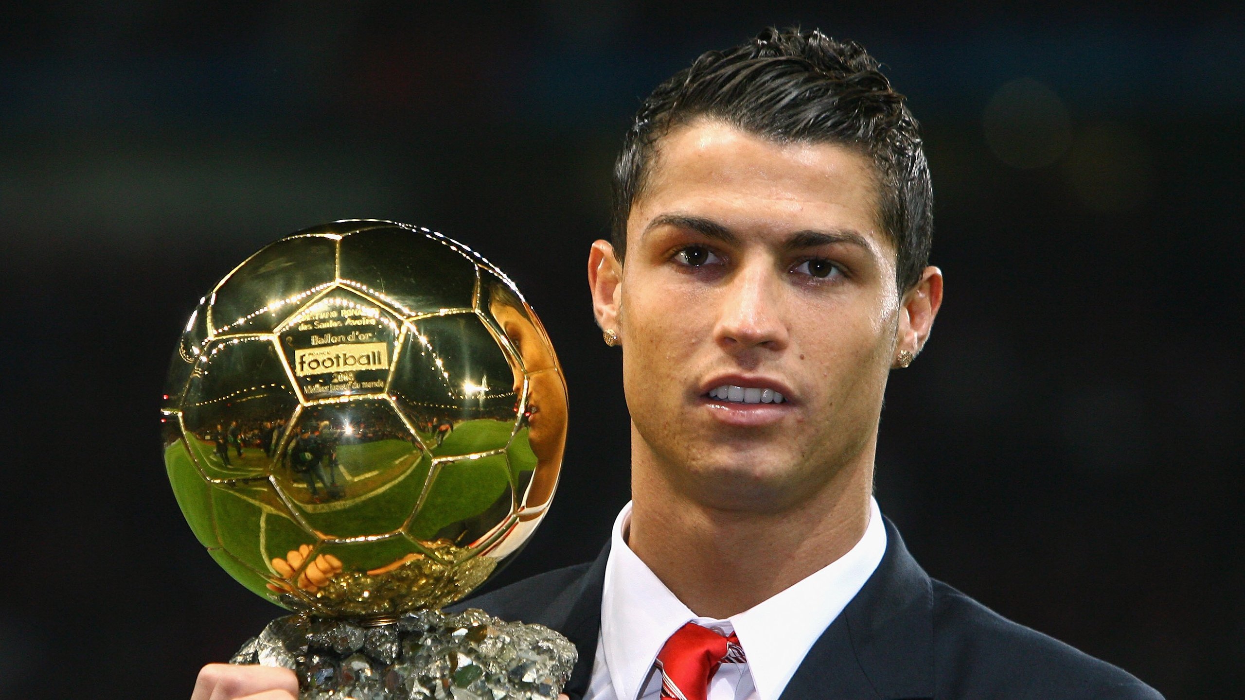 克瓦拉茨赫利亚爆发，卡塔尔财团血拼皇马，新金元时代的足球权力转移