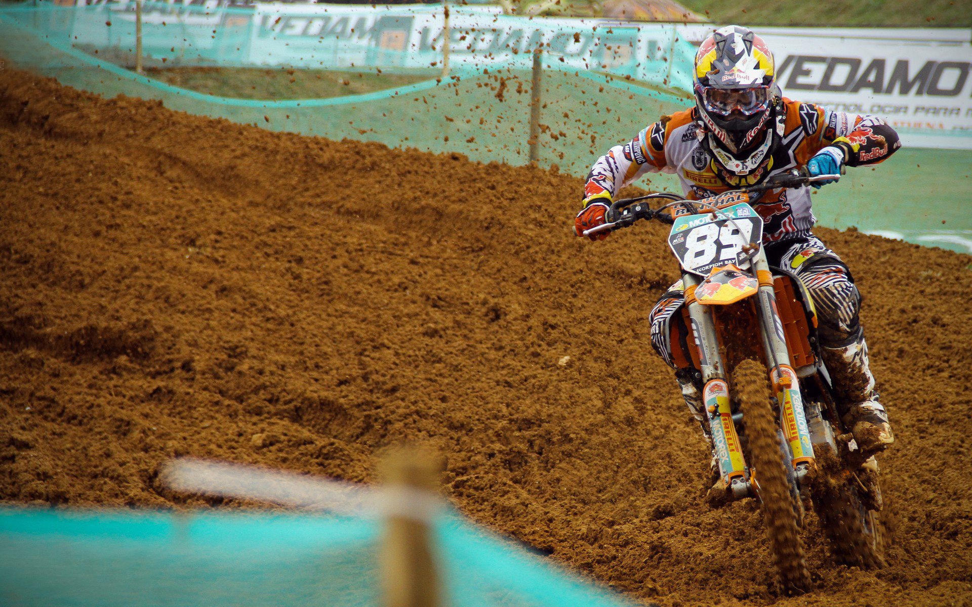 王皓临场妙手铸经典，奥地利队绝境逆转波兰队，唯一性胜利彰显执教智慧